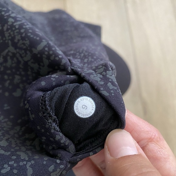 Lululemon Energetic Edge Crop Tank Womens Size 6 Black Barre Gym All Over Print - Picture 4 of 4